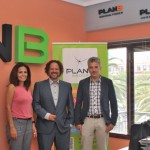 Ernesto Yanes, Director - Gerente de PROEXCA y Carmen Sosa, Directora de la división "Invertir en Canarias" de PROEXCA con Alberto Santana, Director General de Plan B Group