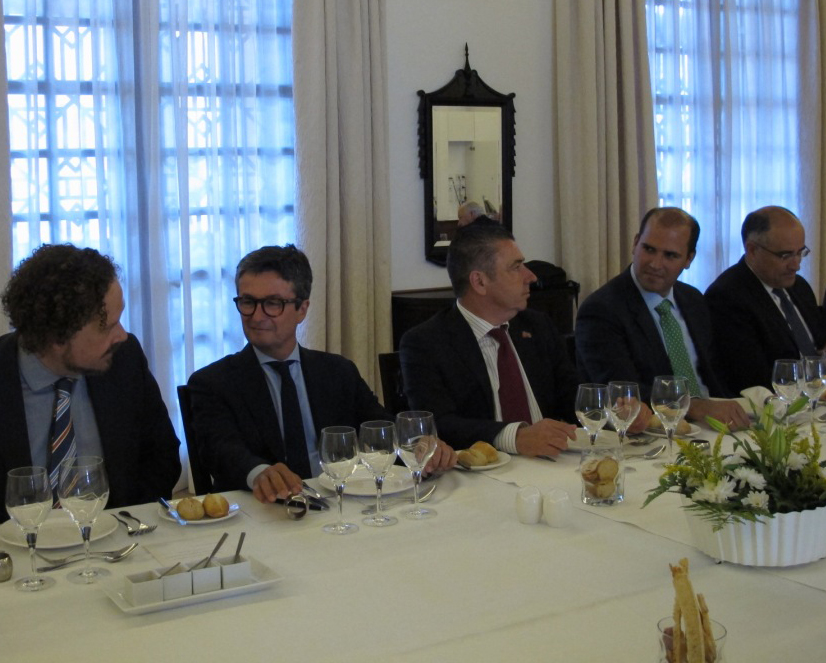 Plan B Group encuentro La Caixa Tenerife Network